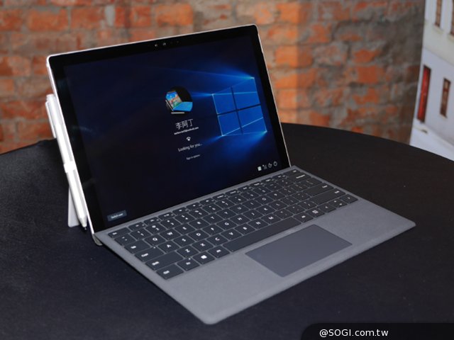 Win10手机销售退步46% 微软或向安卓iOS靠拢 Win10手机销售退步46% 微软或向安卓iOS靠拢