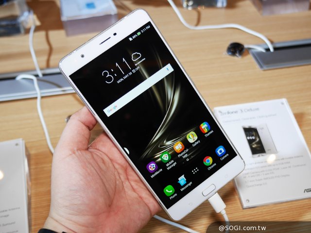 华硕ZenFone3系列三机齐发 Computex2016现场上手玩 华硕ZenFone3系列三机齐发 Computex2016现场上手玩