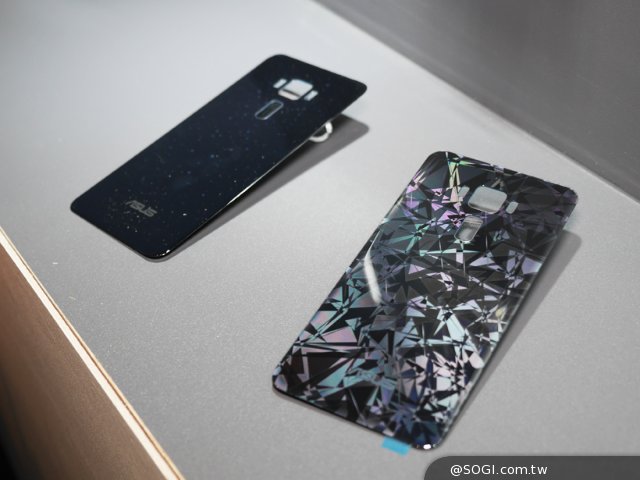 华硕ZenFone3系列三机齐发 Computex2016现场上手玩 华硕ZenFone3系列三机齐发 Computex2016现场上手玩
