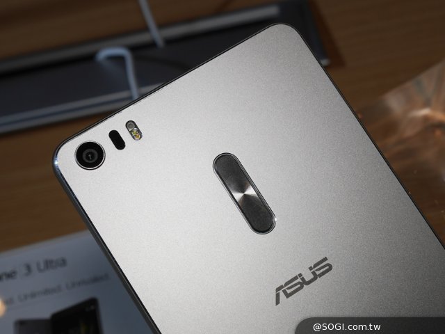 华硕ZenFone3系列三机齐发 Computex2016现场上手玩 华硕ZenFone3系列三机齐发 Computex2016现场上手玩