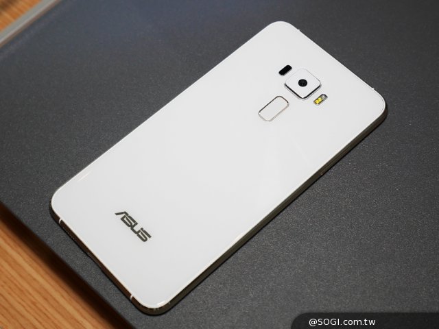 华硕ZenFone3系列三机齐发 Computex2016现场上手玩 华硕ZenFone3系列三机齐发 Computex2016现场上手玩