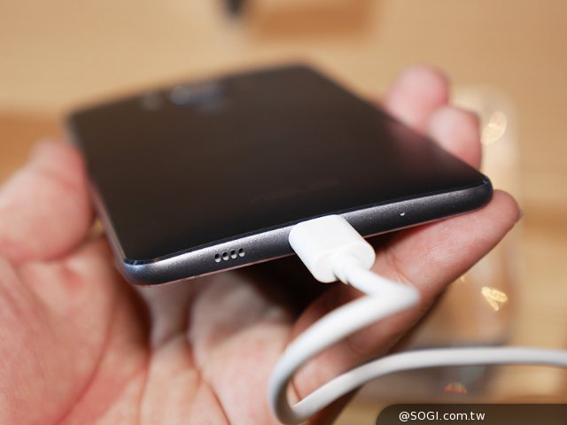 华硕ZenFone3系列三机齐发 Computex2016现场上手玩 华硕ZenFone3系列三机齐发 Computex2016现场上手玩