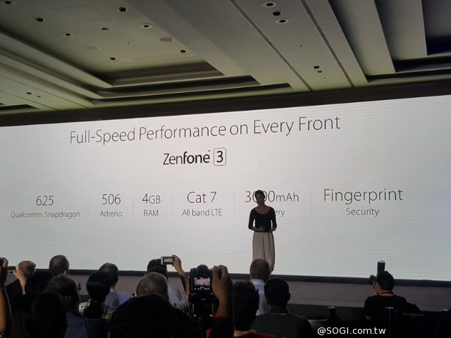 华硕ZenFone3系列三机齐发 Computex2016现场上手玩 华硕ZenFone3系列三机齐发 Computex2016现场上手玩