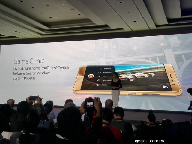 华硕ZenFone3系列三机齐发 Computex2016现场上手玩 华硕ZenFone3系列三机齐发 Computex2016现场上手玩