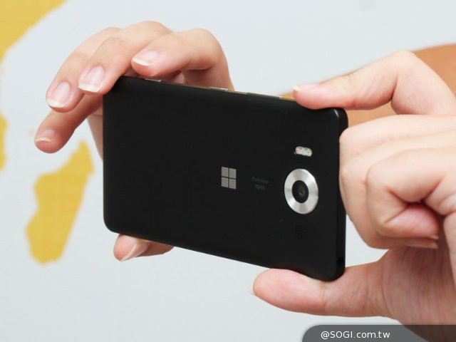 Win10最强旗舰机 微软Lumia 950开箱评测 Win10最强旗舰机 微软Lumia 950开箱评测