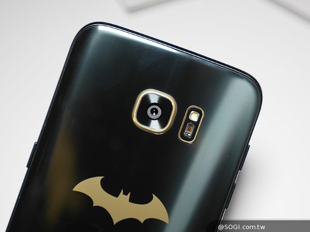 三星GALAXY S7 edge蝙蝠侠限量款开箱图赏 三星GALAXY S7 edge蝙蝠侠限量款开箱图赏