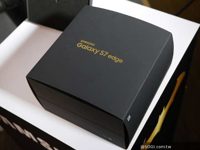 三星GALAXY S7 edge蝙蝠侠限量款开箱图赏 三星GALAXY S7 edge蝙蝠侠限量款开箱图赏