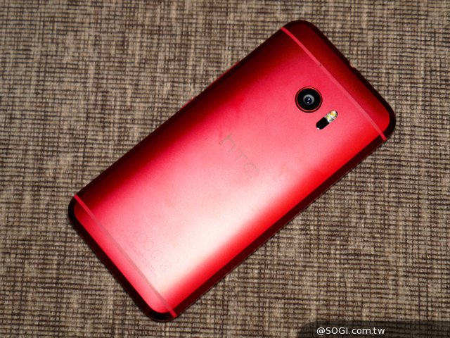艳丽十足:HTC 10夕光红真机图赏 艳丽十足:HTC 10夕光红真机图赏