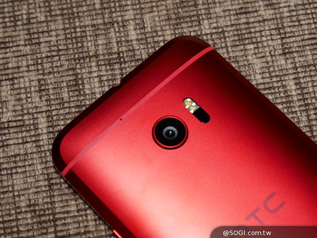 艳丽十足:HTC 10夕光红真机图赏 艳丽十足:HTC 10夕光红真机图赏