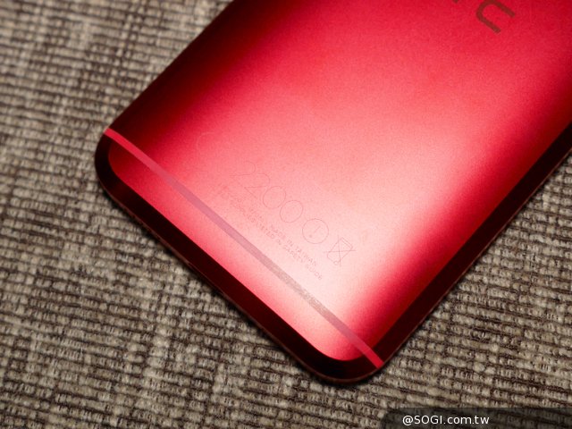 艳丽十足:HTC 10夕光红真机图赏 艳丽十足:HTC 10夕光红真机图赏