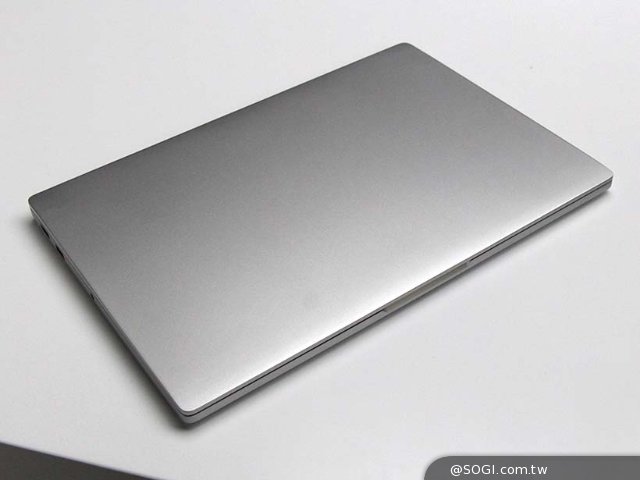 小米跨界新品 小米笔电Air上市前抢先玩 小米跨界新品 小米笔电Air上市前抢先玩